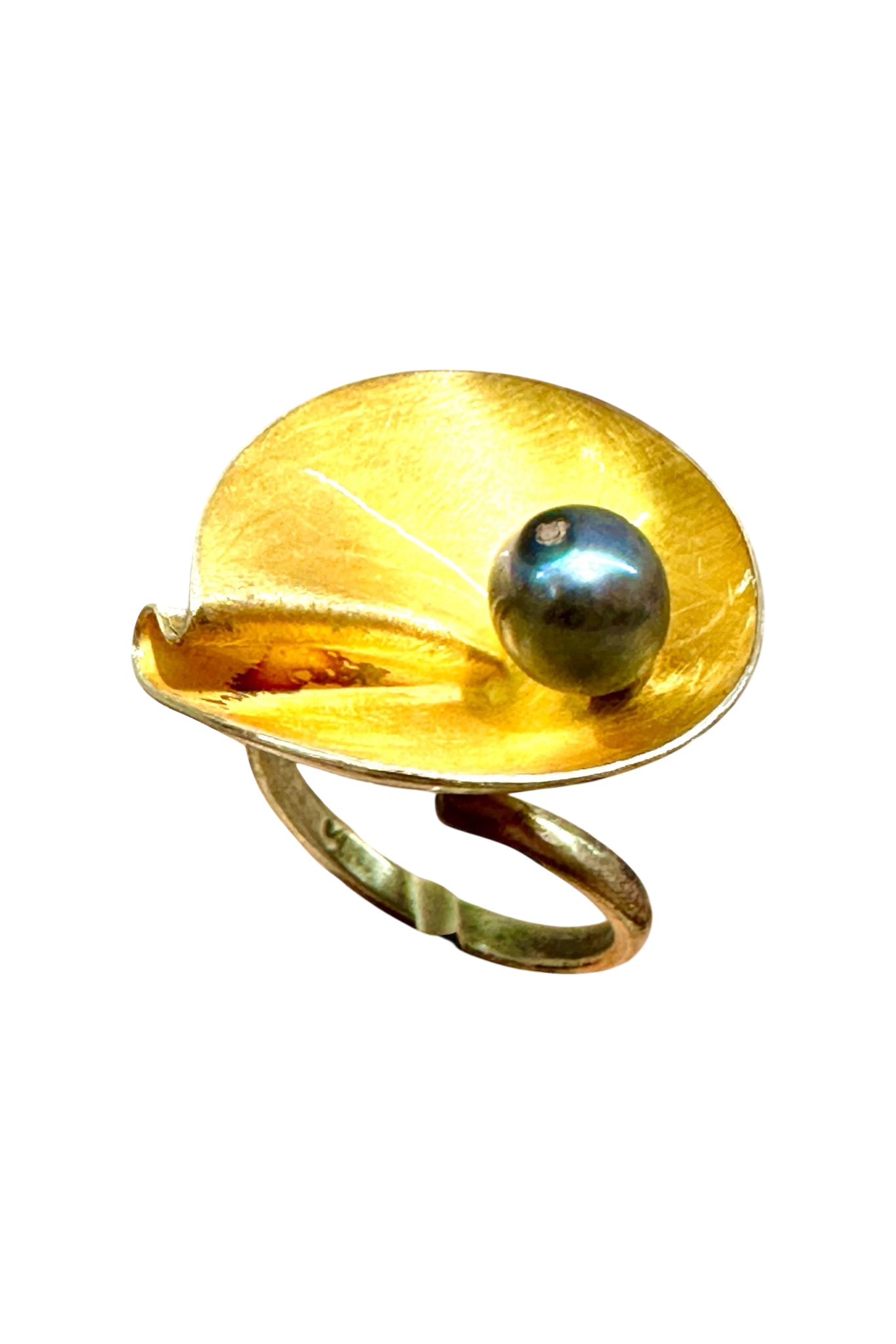 Ring The dark side of gold